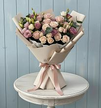 Букет цветов из:  Розы и Лизиантусы в Яжелбицы