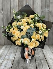 Букет цветов из:  Розы и Лизиантусы в Яжелбицы
