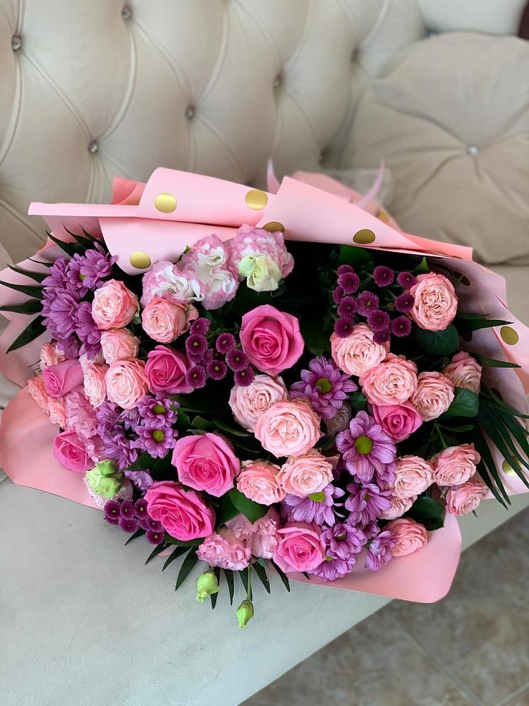 Букет цветов из: Хризантемы, Розы и Лизиантусы в Яжелбицы