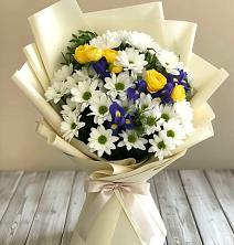 Букет цветов из:  Ирисы, Хризантемы и Розы в Яжелбицы