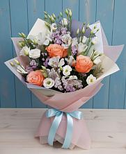 Букет цветов из:  Лизиантусы, Розы, Альстромерии и Гипсофила в Яжелбицы