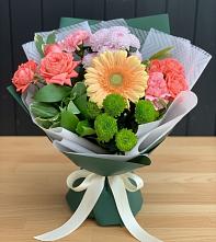 Букет цветов из:  Гвоздики, Розы, Герберы и Хризантемы в Яжелбицы