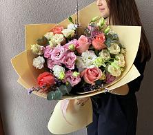 Букет цветов из:  Розы, Лизиантусы и Гвоздики #REPLACE_PRED# Яжелбицы