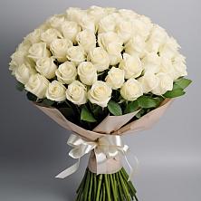 Букет 101 беля роза Белоснежка в Яжелбицы