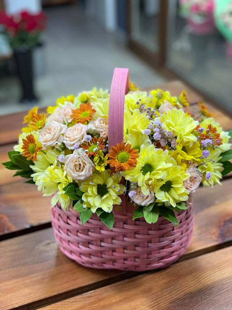 Цветочная композиция из Хризантемы и Розы в корзине в Яжелбицы