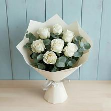 Букет Белые розы в Эвкалипте в Яжелбицы
