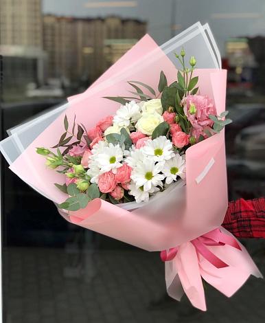 Букет цветов из: Розы, Лизиантусы и Хризантемы в Яжелбицы