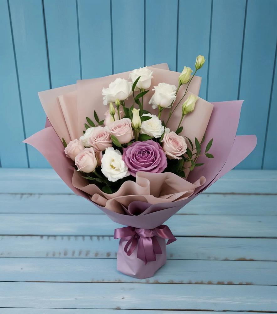 Букет цветов из: Розы и Лизиантусы в Яжелбицы